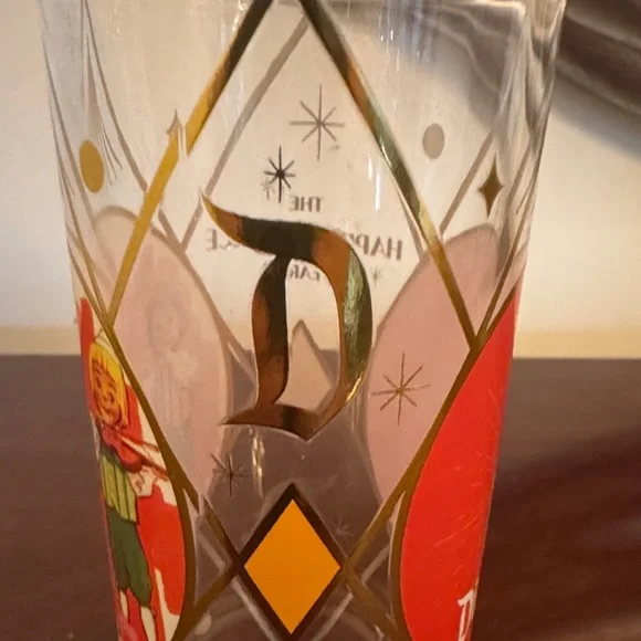 Disneyland Glass Set with Gold Accents – set of five - Picture 9 of 9